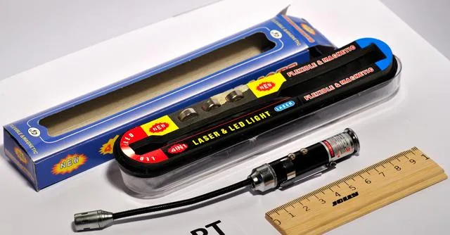 Puntatore laser "4 in 1 laser &amp; luce principale" &amp; #13; &amp; #13; (Jd)