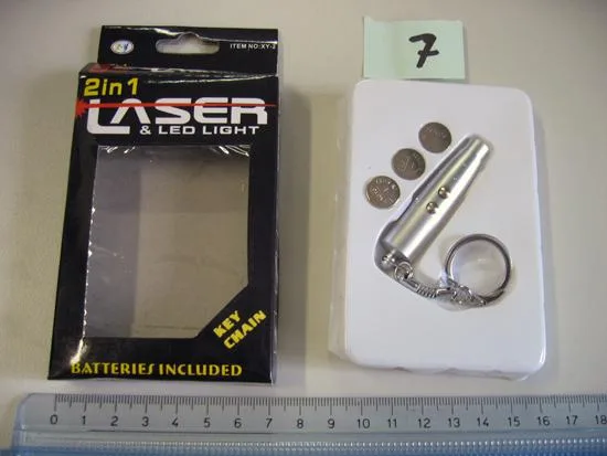 Puntatori laser – 2 in 1 laser e luce LED – portachiavi (Unknown)