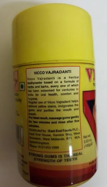 Polvere del dente «Pure herbal tooth powder» (Vicco)