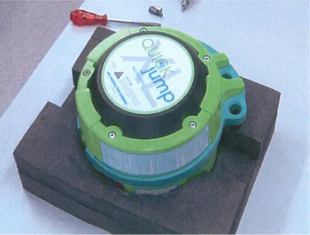 Sistema di frenatura a pressione automatica «QUICKjump Free fall device» — foto 1 dell'alert A12/00241/21