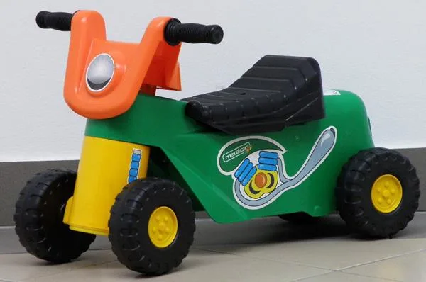 Ride-on giocattolo «ráülős játék» (Metalcar)
