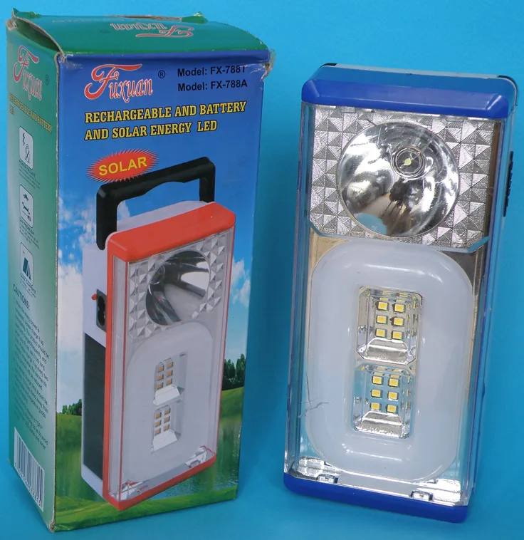 Lampada/torcia portatile LED «RECHARGEABLE AND BATTERY AND SOLAR ENERGY LED» — foto 1 dell'alert A12/00802/20