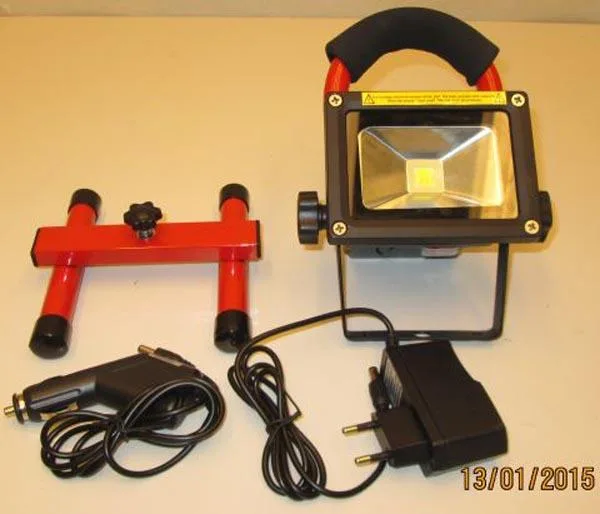 Proiettore «Rechargeable LED Floodlight» — foto 2 dell'alert A12/0564/15
