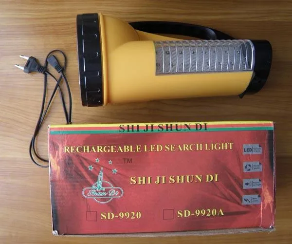 Torcia ricaricabile «Rechargeable LED Search Light» — foto 1 dell'alert A12/0833/15
