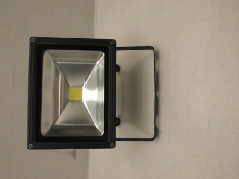 Lampada da cantiere «Rechargeable LED working floodlight» — foto 2 dell'alert A12/0607/13