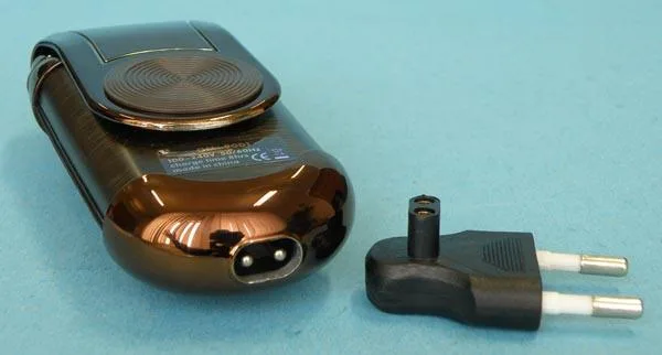 Rasoio elettrico «Rechargeable Shaver» — foto 2 dell'alert A12/0172/18