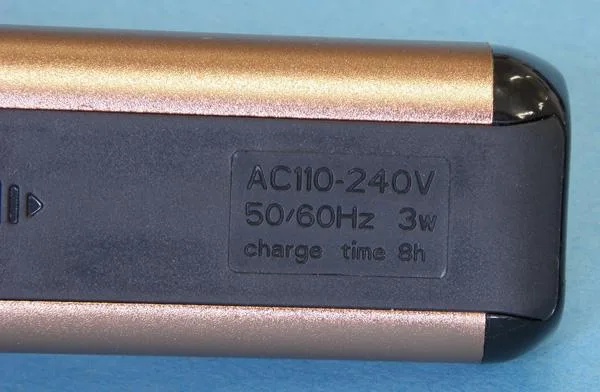 Rasoio elettrico «RECHARGEABLE SHAVER» — foto 3 dell'alert A12/0340/19