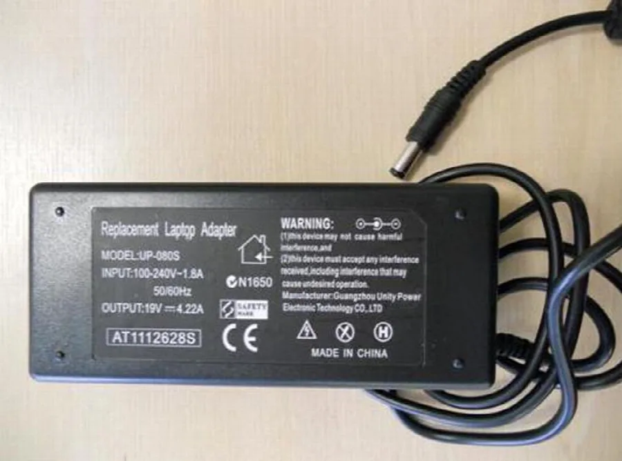 Caricabatterie di rete 
 & #13; «Replacement Laptop Adaptor» — foto 1 dell'alert A12/1321/12