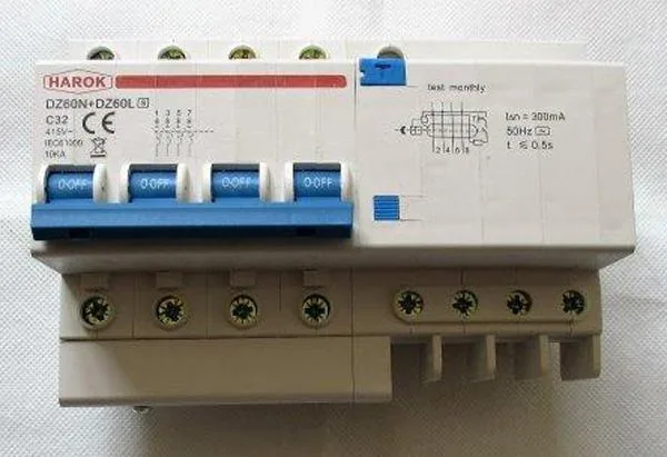 Interruttore a corrente residua «Residual current device» — foto 1 dell'alert A12/0634/19