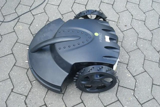 Robot tosaerba robotizzato (Indream A/S)