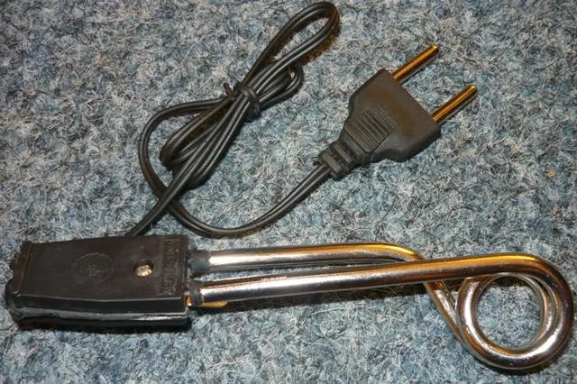 Scaldabagno elettrico &amp; #13; &amp; #13; (RJE)
