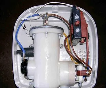 Scaldabagno elettrico istantaneo. — foto 4 dell'alert 1022/07
