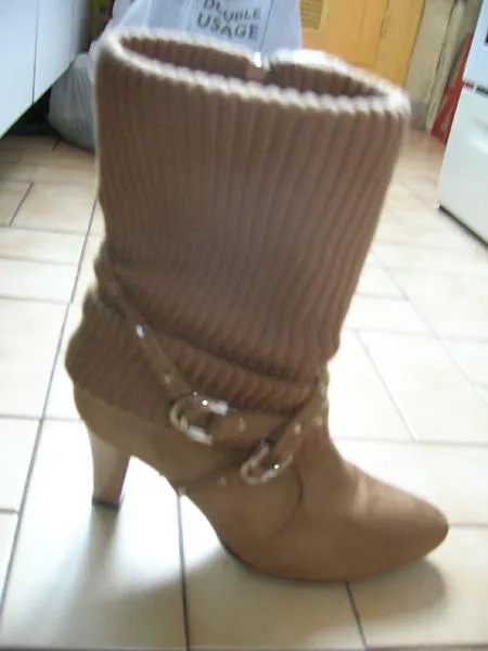 Scarpe da donna – Stivali da donna — foto 1 dell'alert 0289/09
