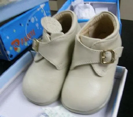 Scarpe da ragazza (Pasite)
