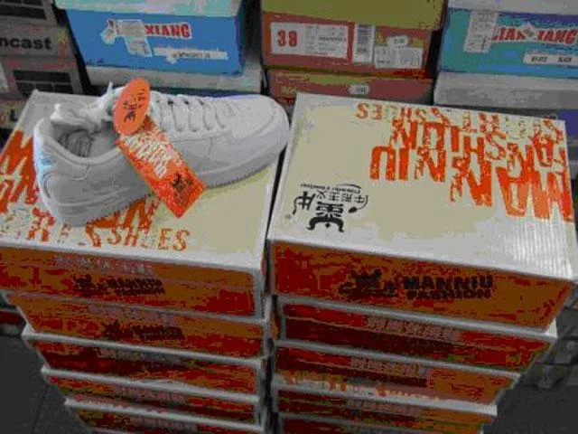 Scarpe sportive — foto 6 dell'alert 0062/10