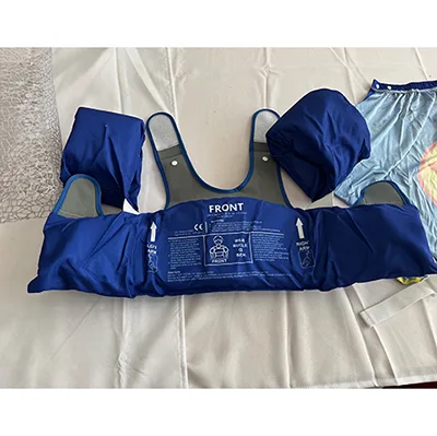 Gilet da bagno «Schwimmweste Kinder mit Umhang und Verstellbaren Schultergurten» — foto 3 dell'alert A12/02365/24