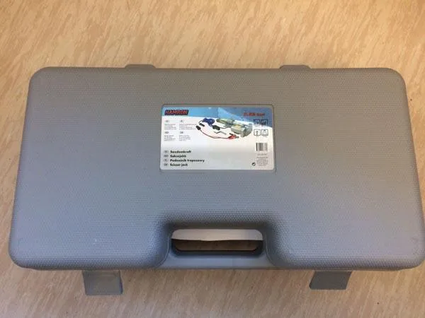 Presa elettrica a forbice «Scissor Jack» — foto 2 dell'alert A12/0926/15