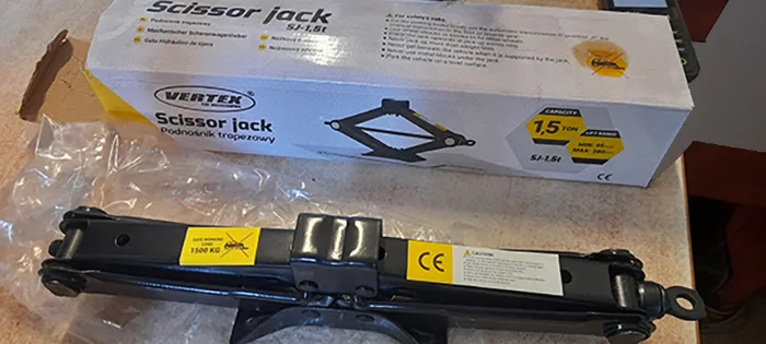 Martinetto a forbice «Scissor jack» — foto 1 dell'alert A11/00019/22