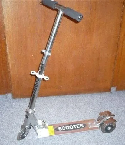 Scooter a tre ruote – "rollerboard Scooter" (Scooter)
