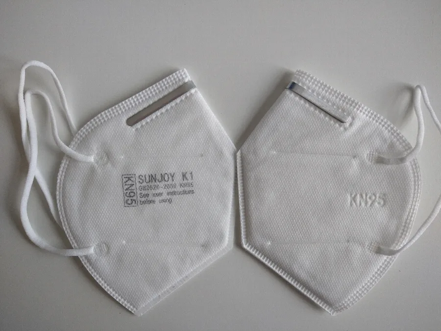 Maschera filtro particella «Self-suction filter KN95 Respiratory Protective Face Mask» — foto 4 dell'alert A12/01858/21