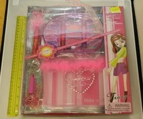 Set cosmetico per bambini – Happy Hour/Glamor Diamond Cosmetics — foto 2 dell'alert 0235/09