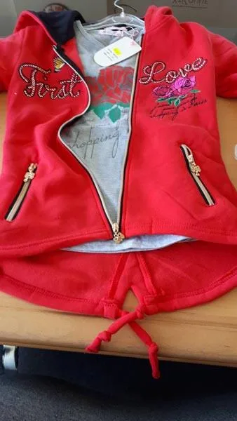 Set di abbigliamento per ragazze — foto 2 dell'alert A12/0090/18
