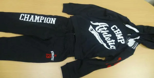 Set di abbigliamento sportivo per bambini (Champion)