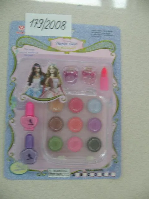 Set di cosmetici per bambola – Bella ragazza — foto 2 dell'alert 0928/09