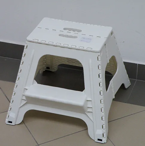 Sgabello a gradino in plastica (JÉWÉ)
