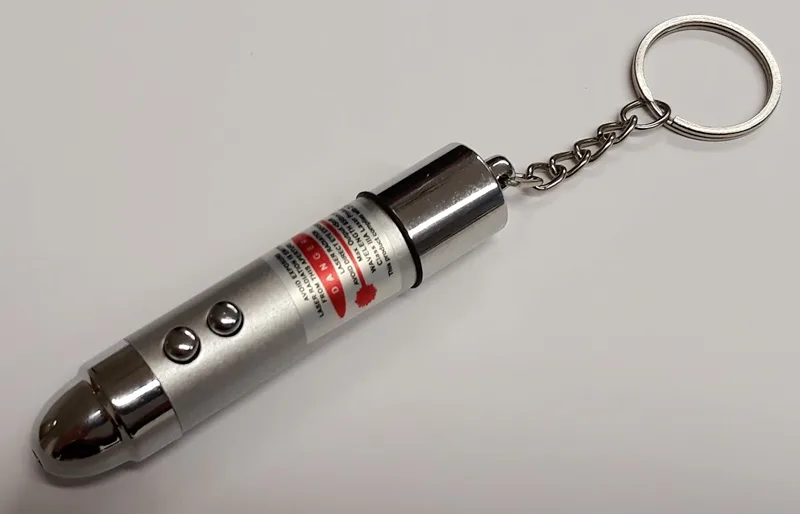 Puntatore laser con funzione di shock «Shock LASER flashlight; Vicces játék»