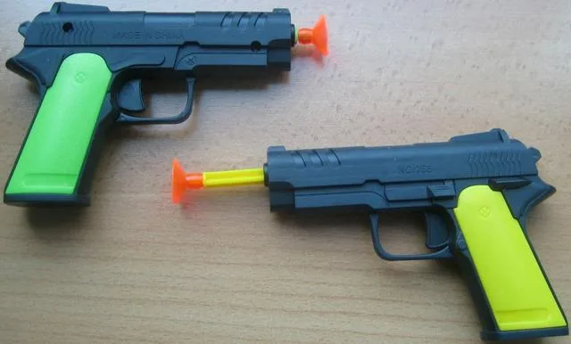 Giocattolo di plastica «Shooting game» — foto 2 dell'alert A12/1343/13