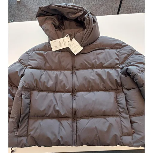 Anorak «Short water-repellent, windproof puffer anorak» (Zara)
