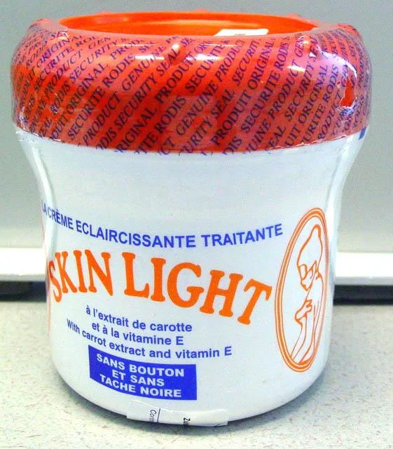 Prodotto schiarimento della pelle «Skin Light with carrot extract and vitamin E» (Skin Light)