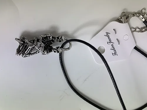 Collana «Skull necklace (leather) skeleton couple Dödskalle» — foto 1 dell'alert A12/03099/23