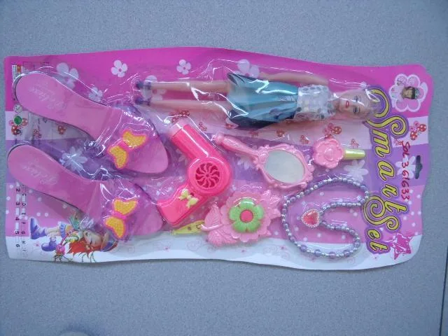 Bambola in plastica con accessori «Smart Set» (Alex)