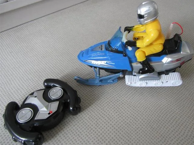 Motoslitta radiocomandata «Snowmobiles - Speed Passion» — foto 3 dell'alert A12/0808/14