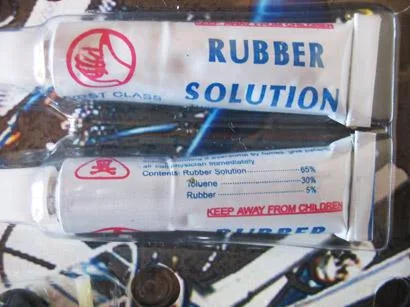 Soluzione in gomma nel kit riparazione biciclette. — foto 2 dell'alert 0627/08