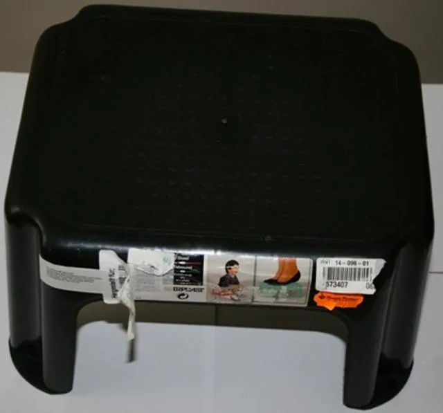 Step-stool "Kst. Fussbank vers. Farben" & #13; & #13; — foto 1 dell'alert 0244/11