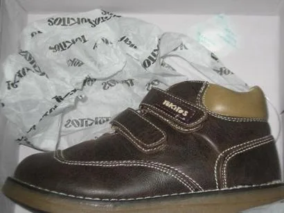 Stivaletti da bambino con chiusura in velcro (TOKITOS)