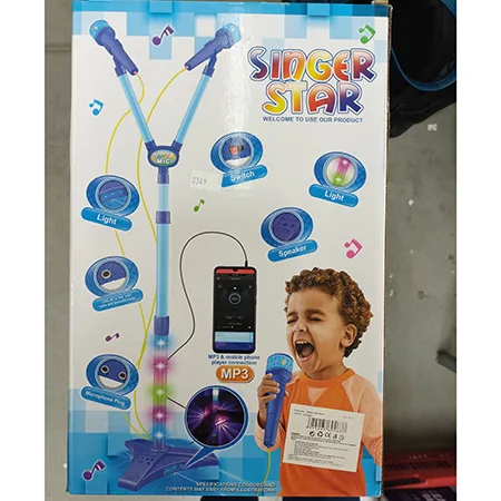 Microfono giocattolo con supporto «Stojan s mikrofony» (Singer Star)