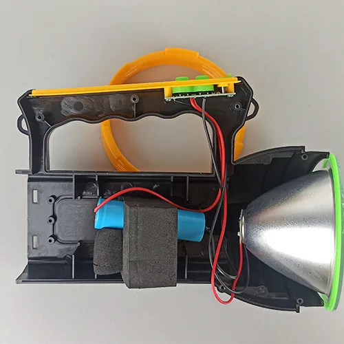 Torcia elettrica «STRONG LIGHT DIGITAL SEARCHLIGHT» — foto 4 dell'alert OR/00033/26