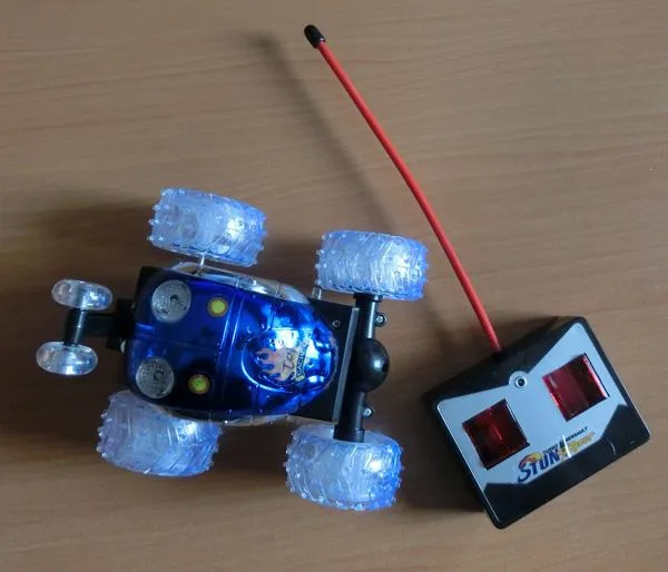 Auto telecomandata «STUNT RADIO CONTROL» — foto 3 dell'alert A12/0928/19