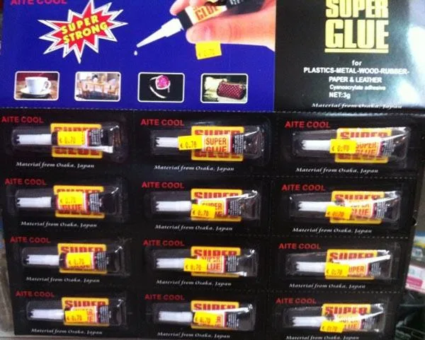 Colla «Super Glue» — foto 2 dell'alert A12/0150/17
