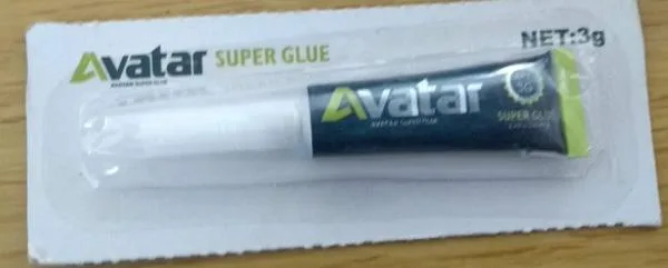 Colla «Super Glue» — foto 1 dell'alert A12/0254/19