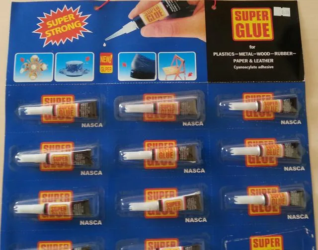 Colla «Super Glue cyanoacrylate adhesive» — foto 2 dell'alert A11/0026/14