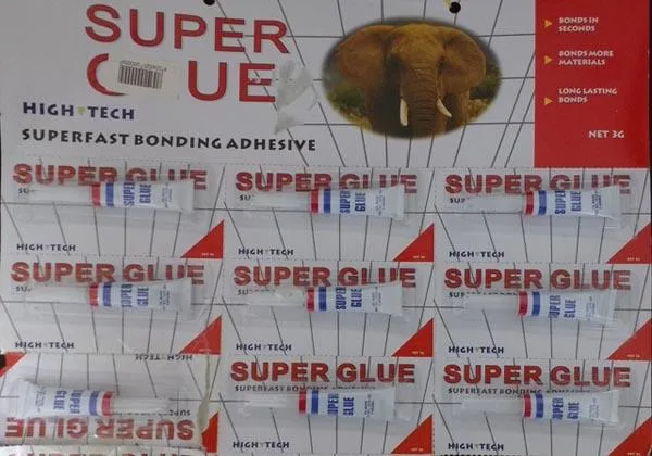 Colla «Super Glue» — foto 3 dell'alert A12/0149/17