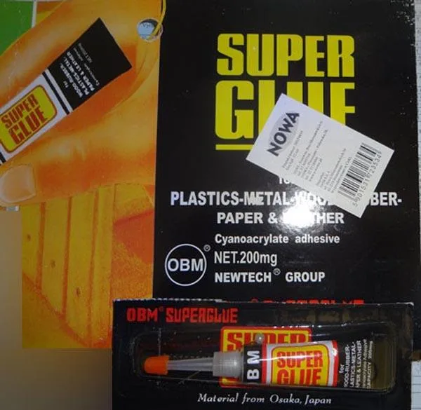 Colla «Super Glue» — foto 1 dell'alert A12/1456/15