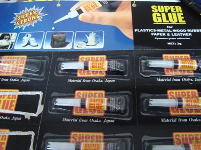 Colla «Super Glue» — foto 2 dell'alert A12/0119/14