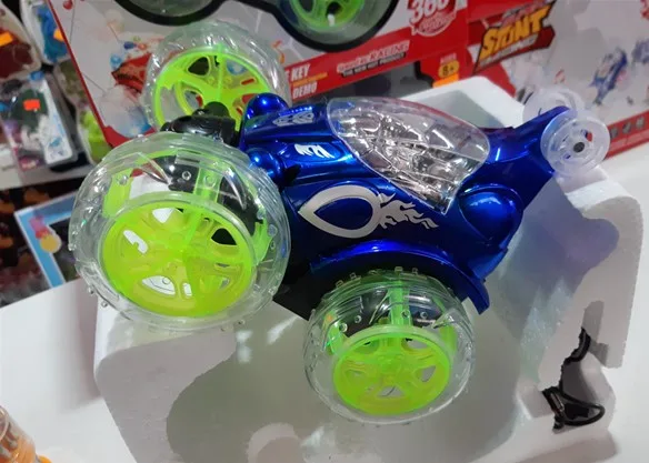 Giocattolo a batteria «SUPER STUNT RACING»
