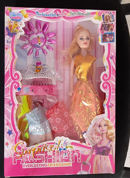 Bambola con accessori «Surprise FASHION» (Beautiful)